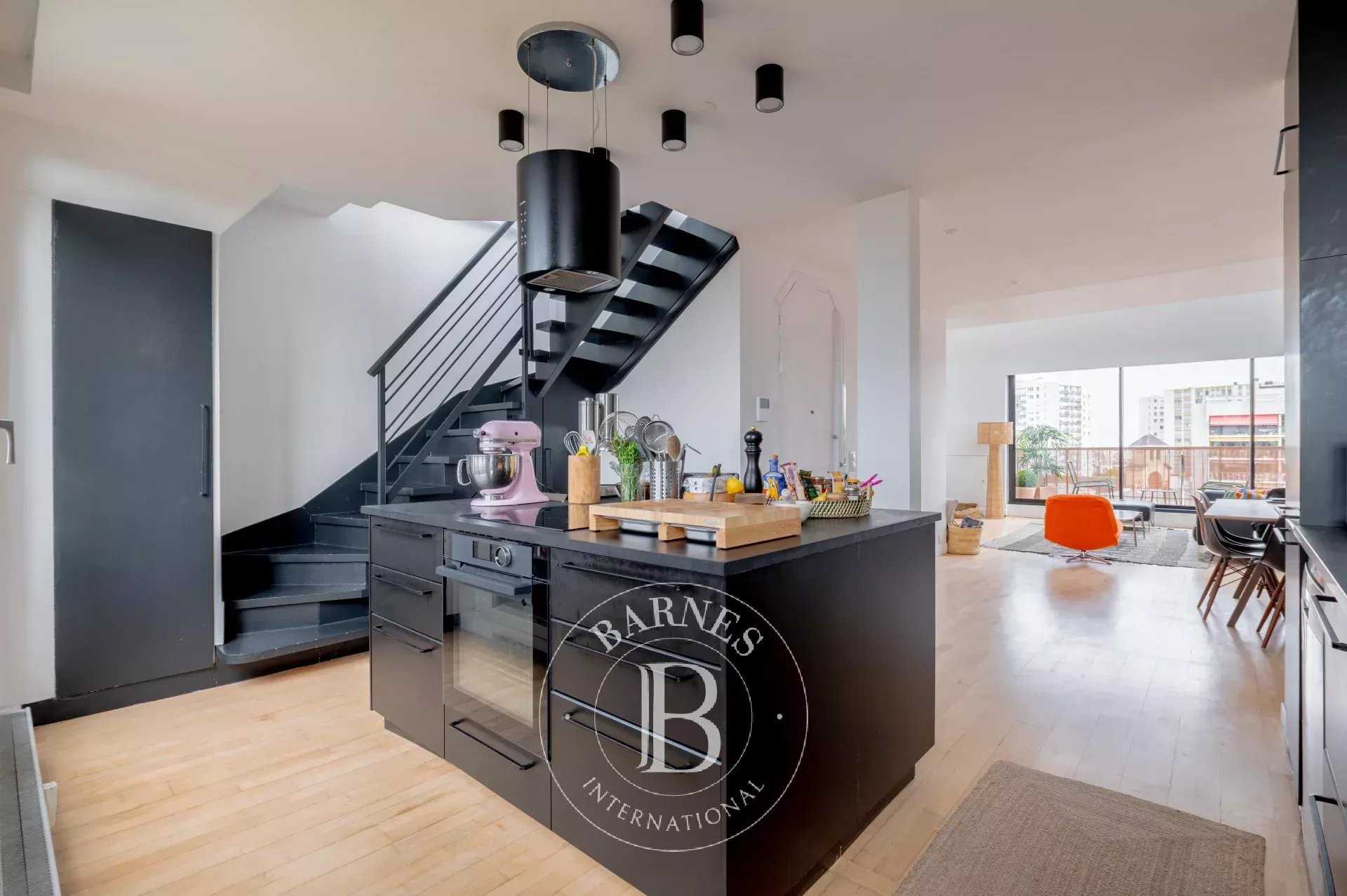 Paris  - Appartement 5 Pi&egrave;ces