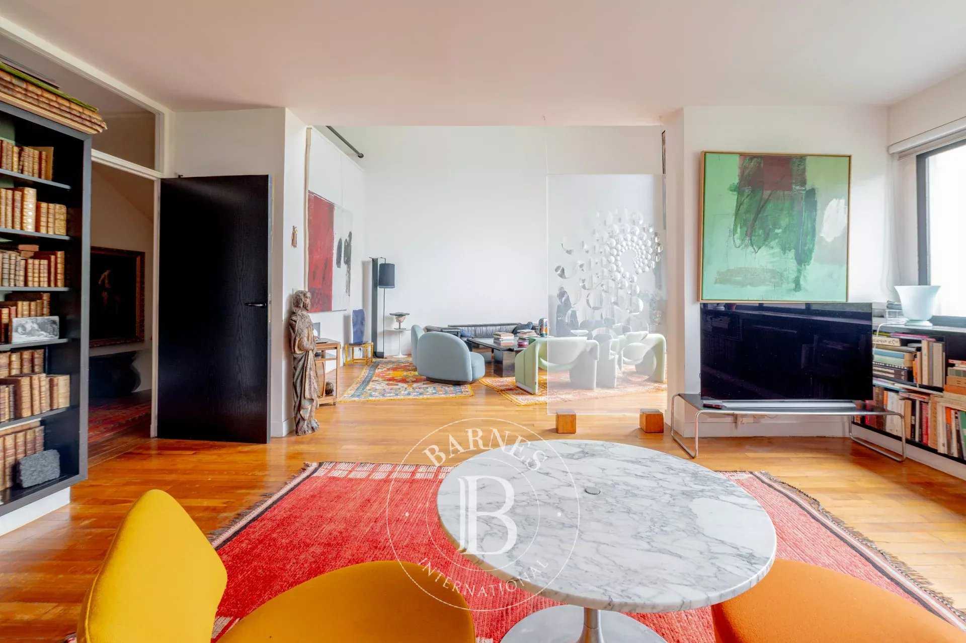 Paris  - Appartement 4 Pi&egrave;ces 2 Chambres