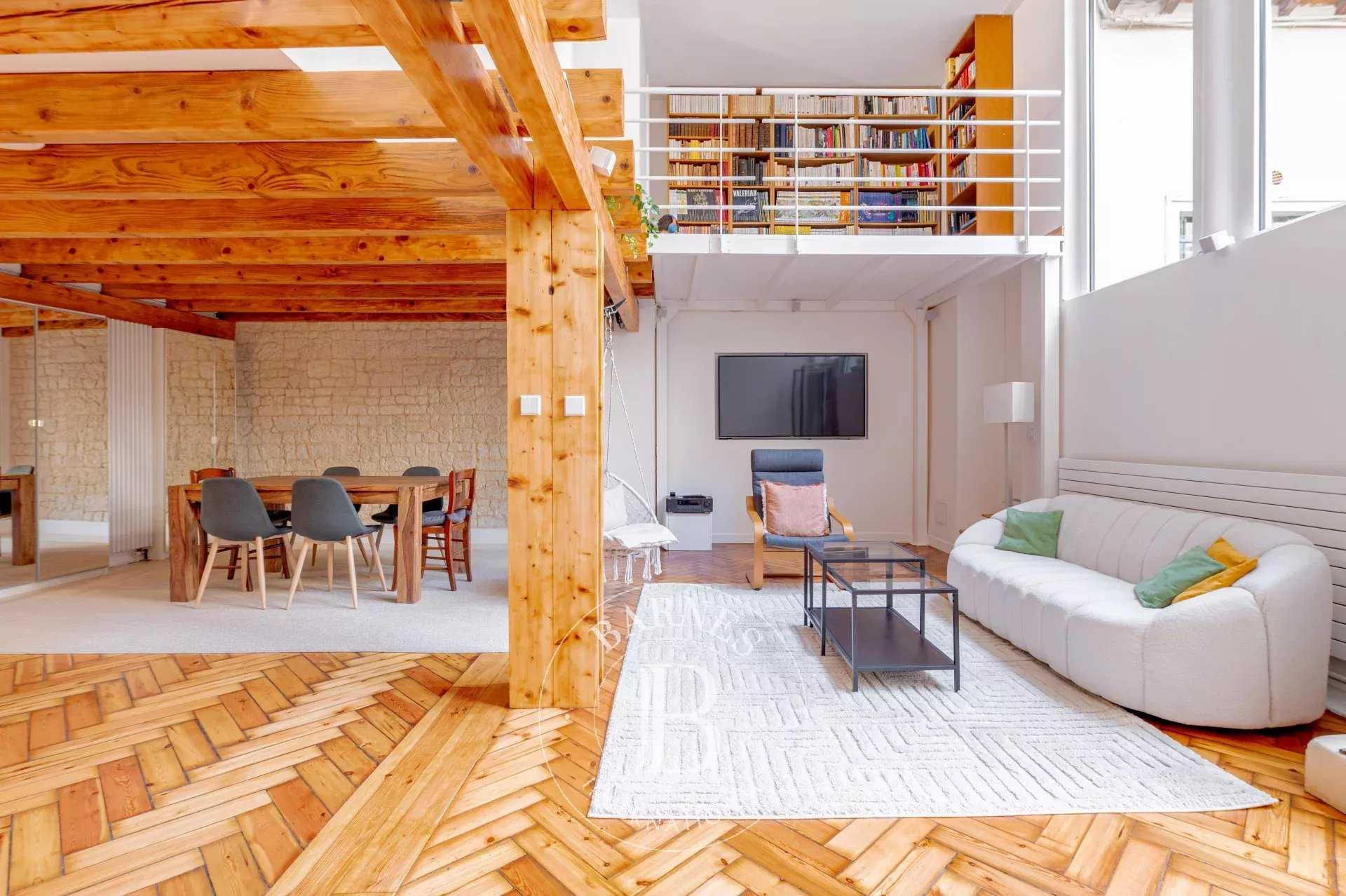 Paris  - Appartement 5 Pi&egrave;ces 2 Chambres