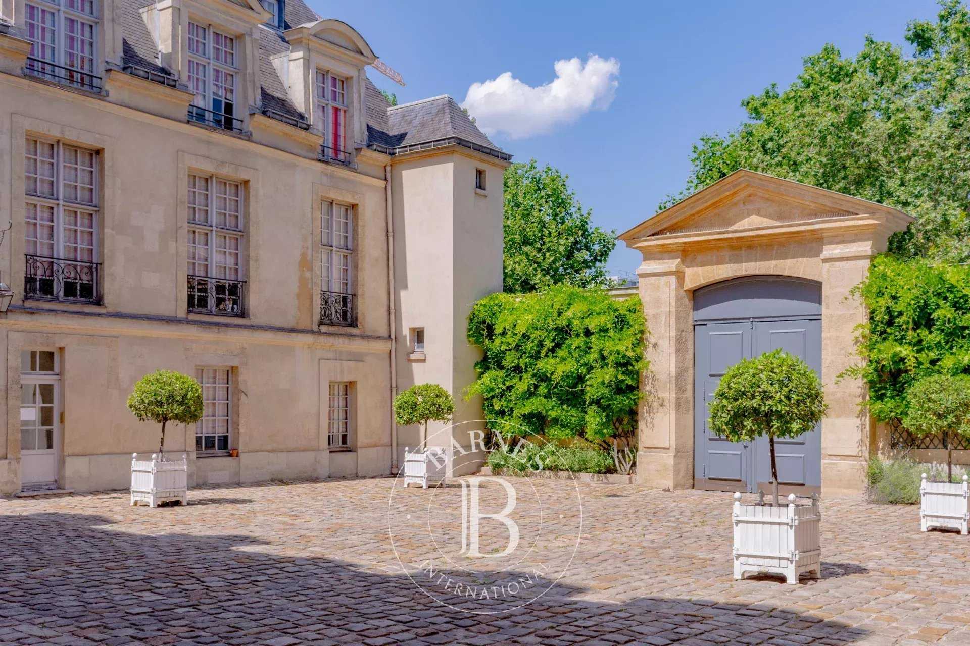 Paris  - Appartement 4 Pi&egrave;ces 2 Chambres