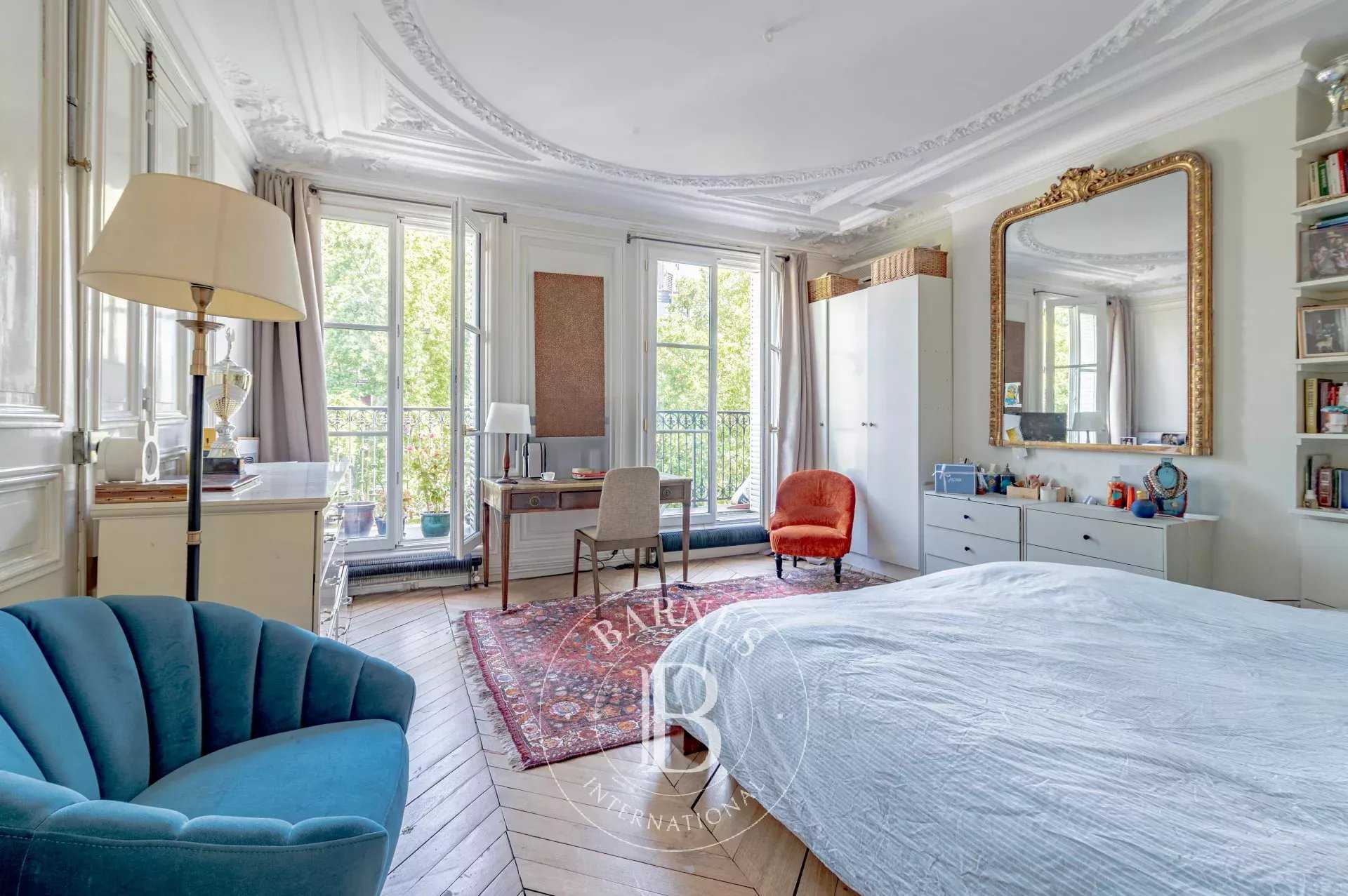 Paris  - Appartement 5 Pièces 3 Chambres
