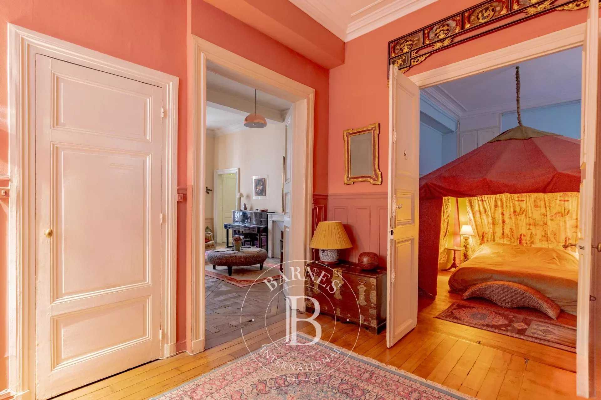 Paris  - Appartement 4 Pièces 3 Chambres