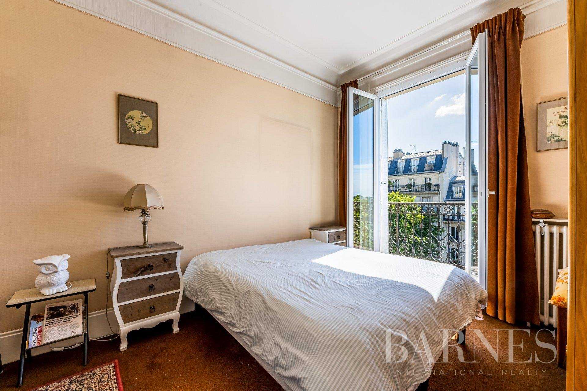 Paris  - Appartement 6 Pièces 3 Chambres