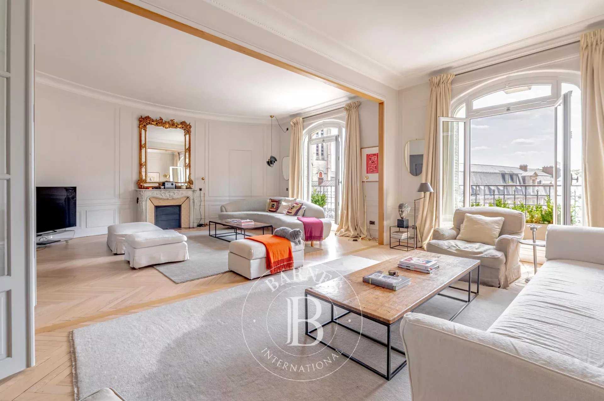 Paris  - Appartement 7 Pièces 5 Chambres