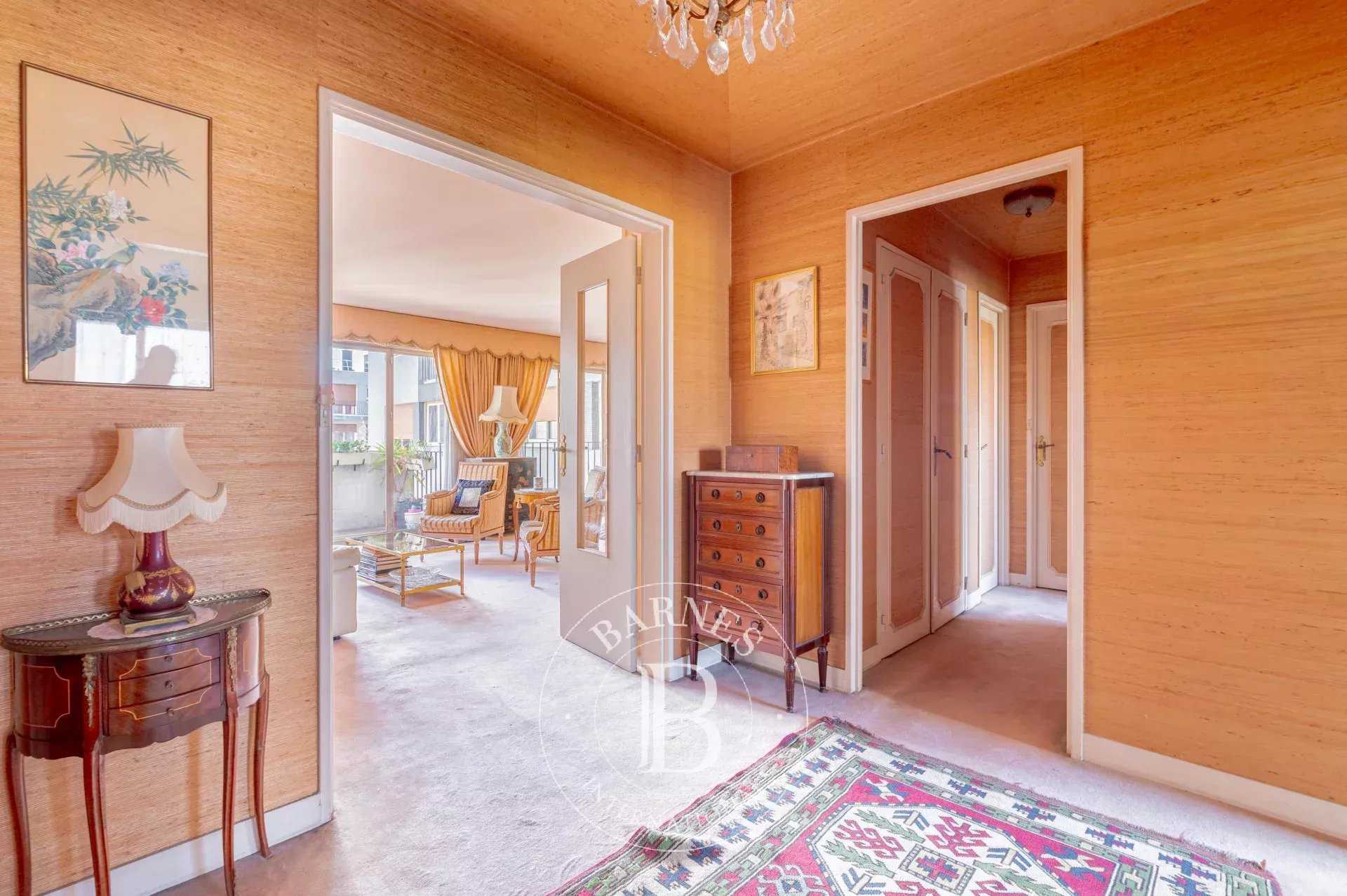 Paris  - Appartement 4 Pi&egrave;ces 2 Chambres