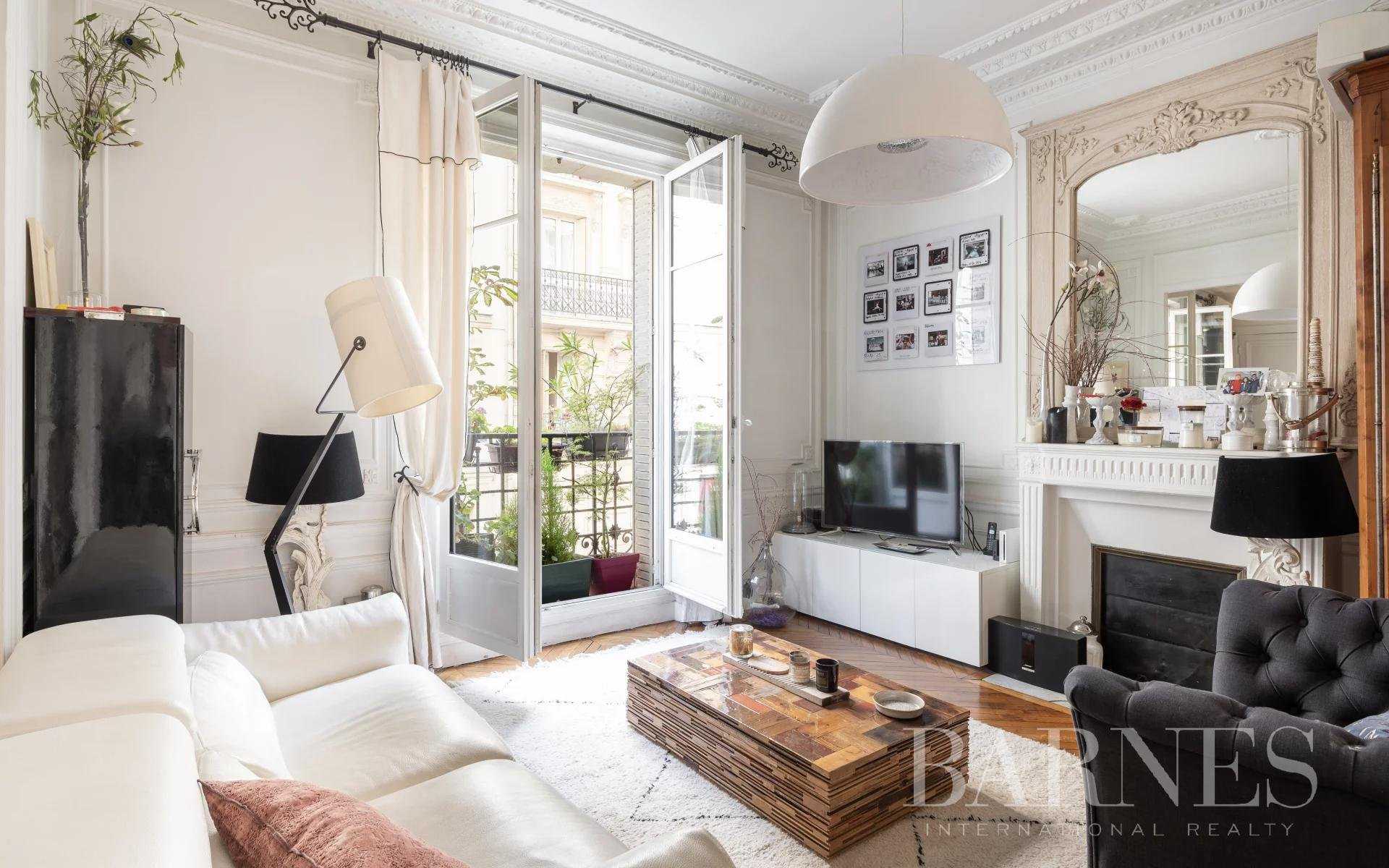 Paris  - Appartement 5 Pièces 4 Chambres