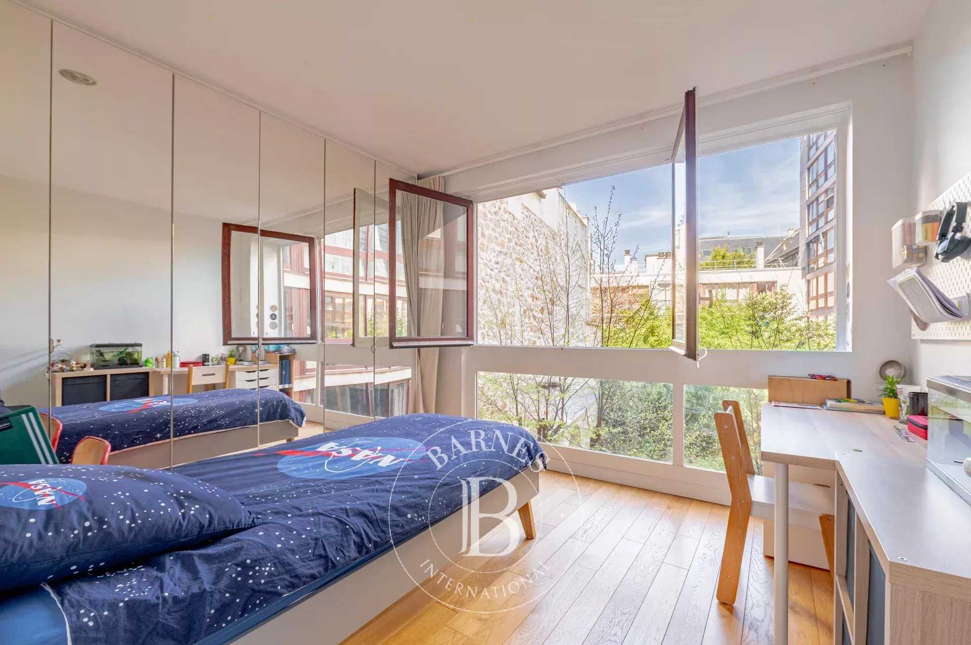 Paris  - Appartement 5 Pi&egrave;ces 4 Chambres
