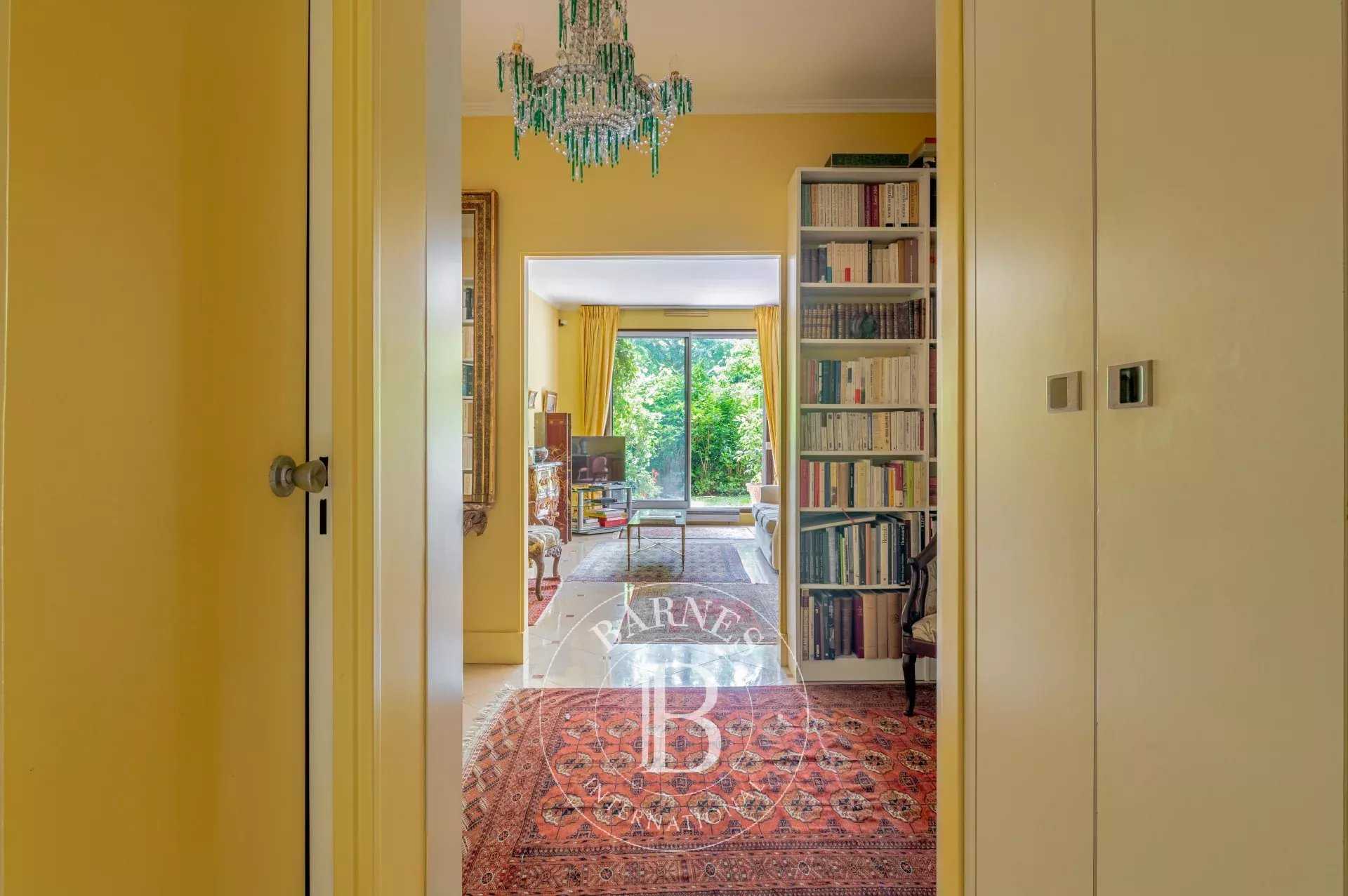 Paris  - Appartement 5 Pièces 3 Chambres