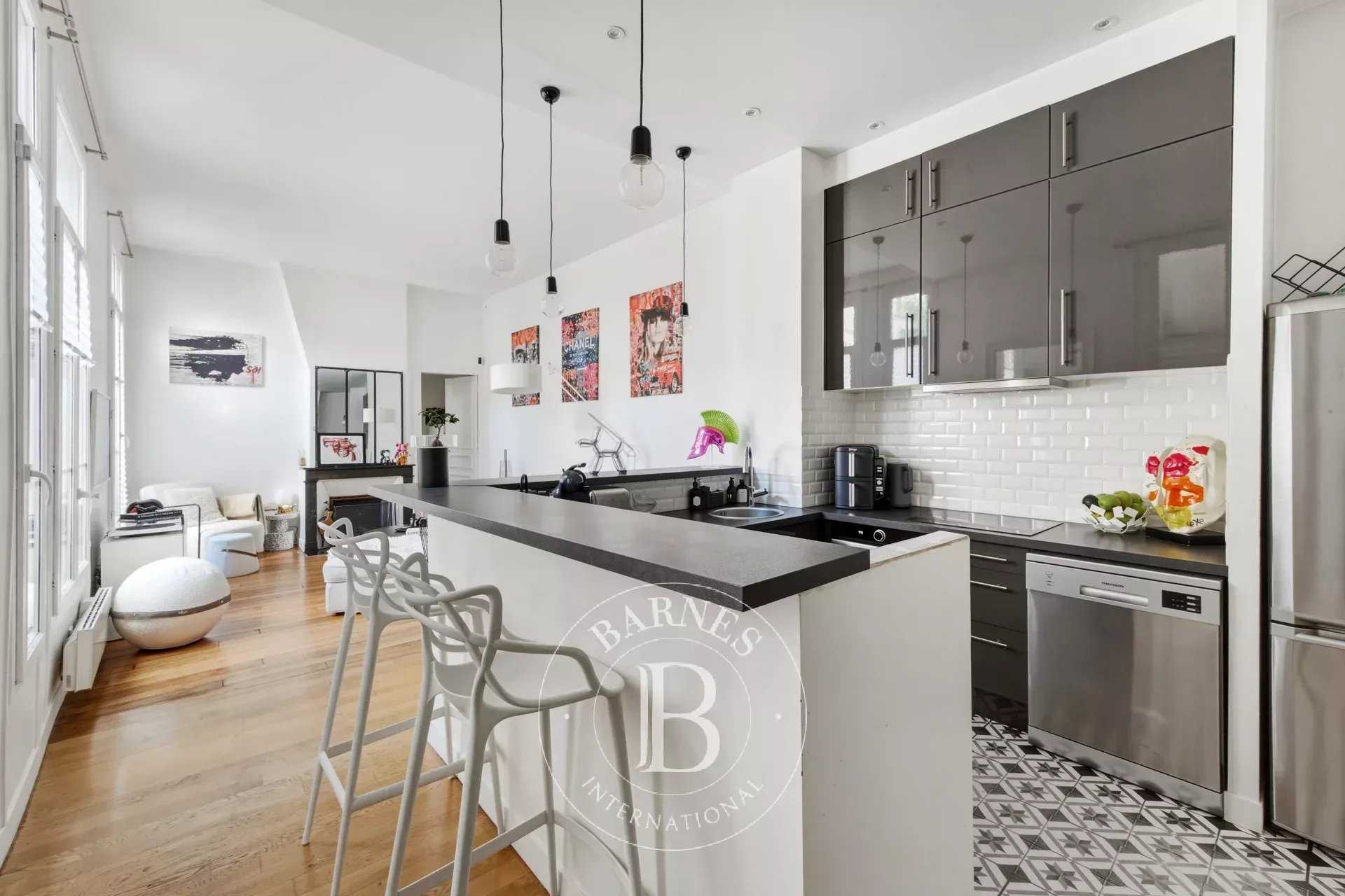 Paris  - Appartement 3 Pi&egrave;ces 2 Chambres