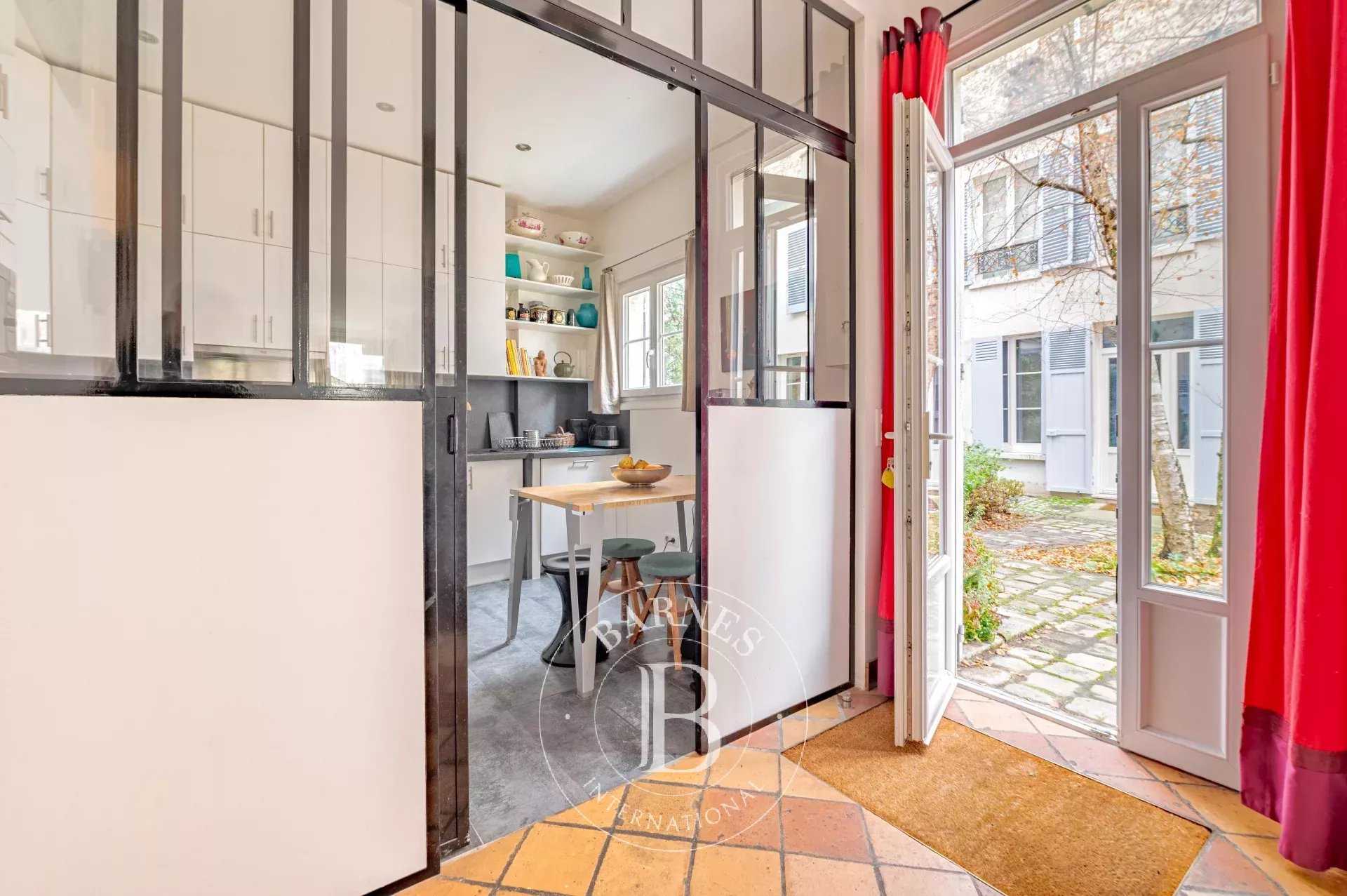 Paris  - Appartement 5 Pi&egrave;ces 3 Chambres