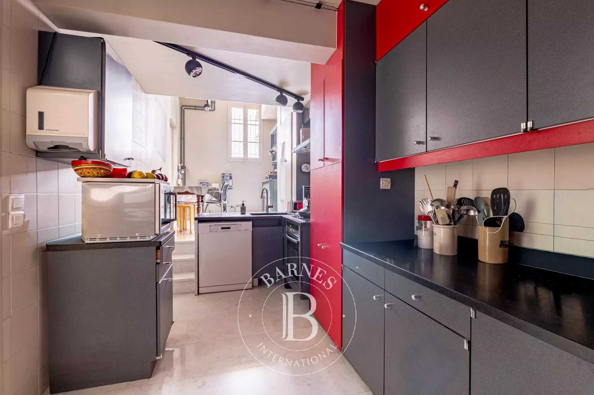 Paris  - Maison 5 Pièces 3 Chambres