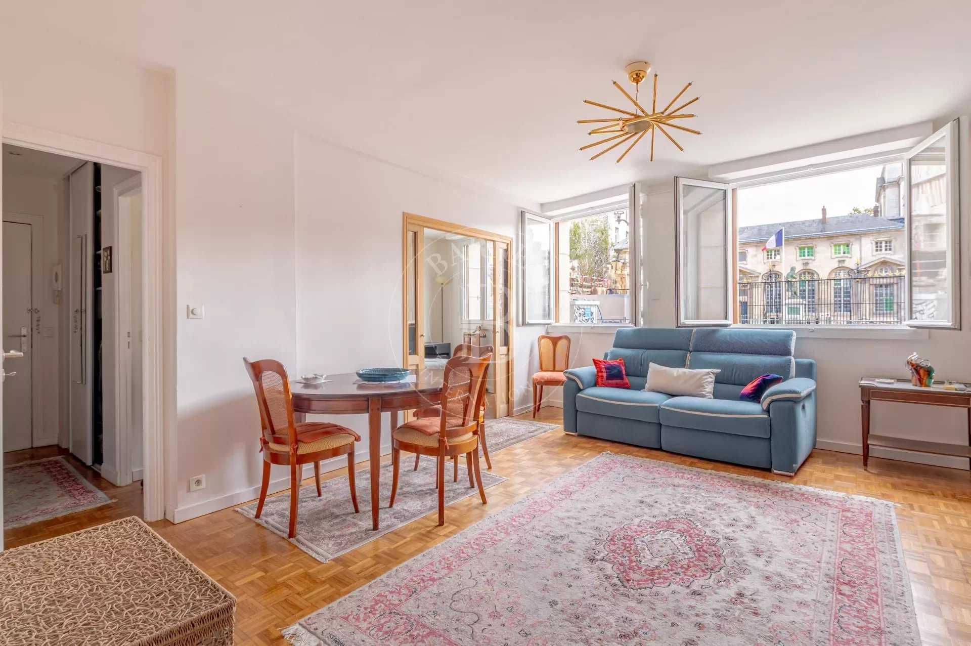 Paris  - Appartement 2 Pièces, 1 Chambre