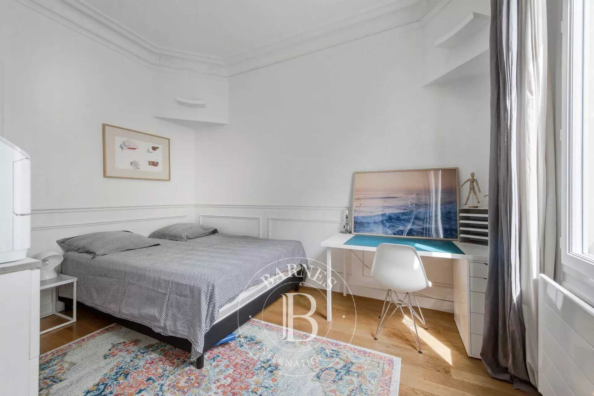 Paris  - Appartement 3 Pi&egrave;ces 2 Chambres