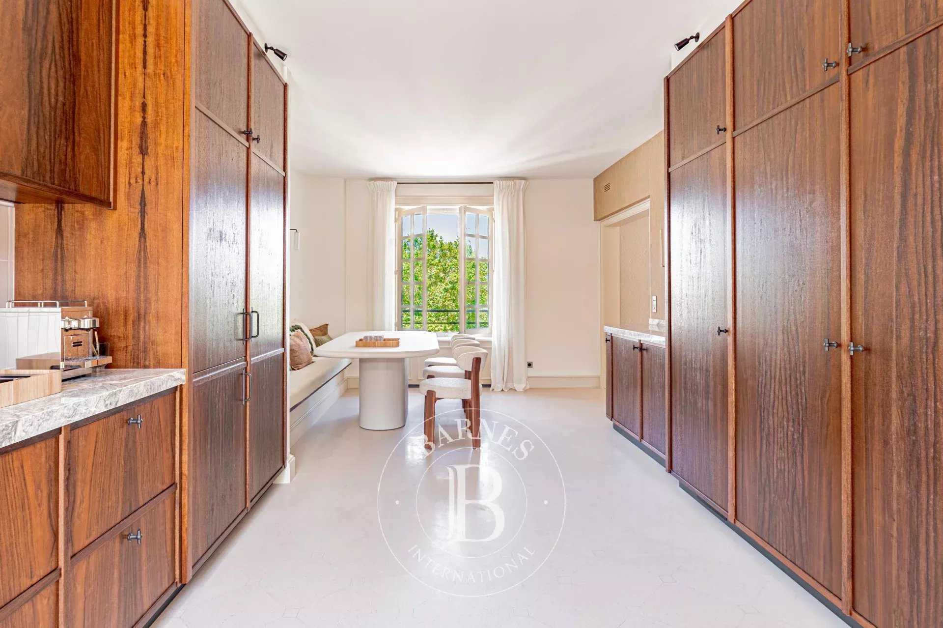 Paris  - Appartement 4 Pi&egrave;ces 2 Chambres