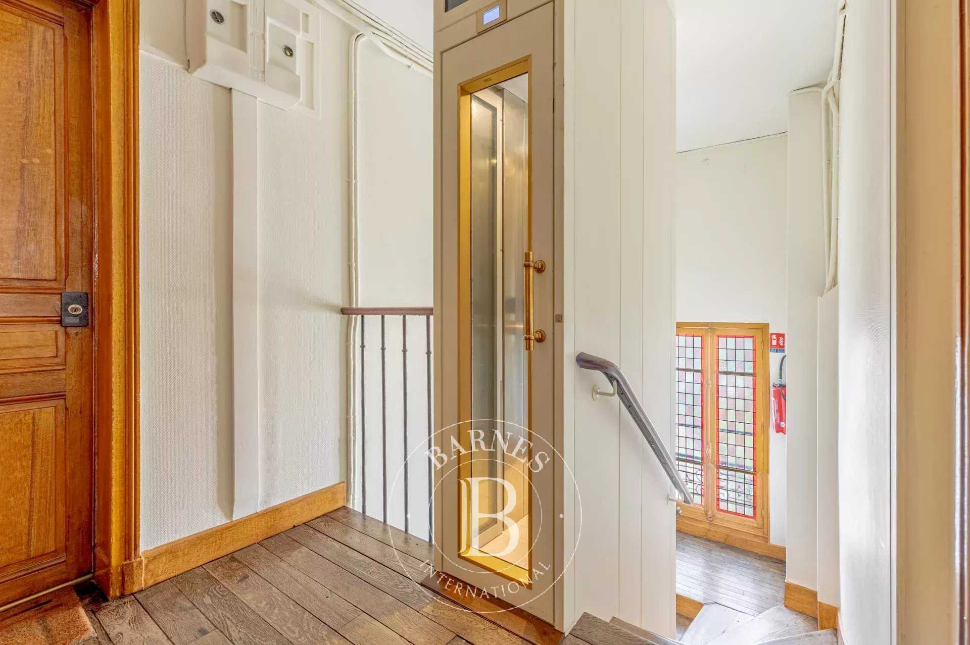 Paris  - Appartement 2 Pièces, 1 Chambre
