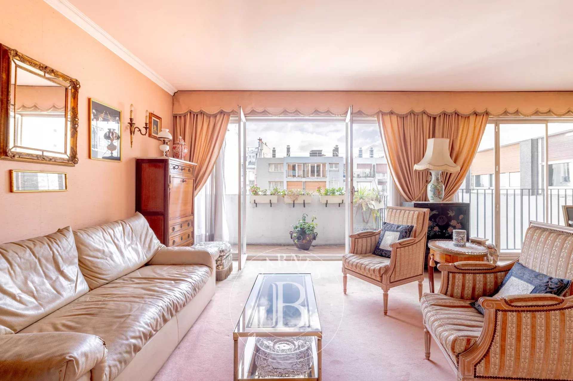 Paris  - Appartement 4 Pi&egrave;ces 2 Chambres