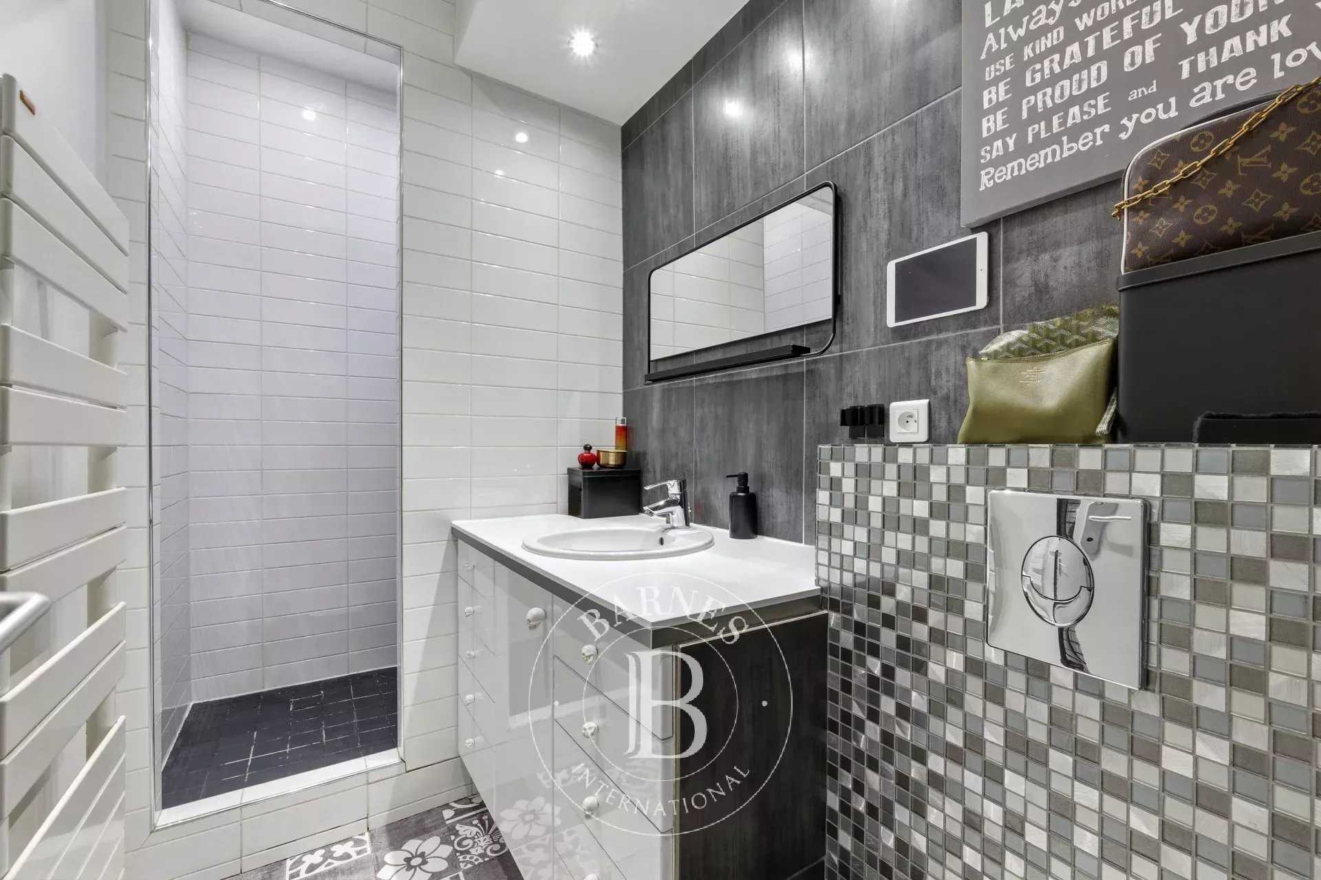 Paris  - Appartement 3 Pi&egrave;ces 2 Chambres