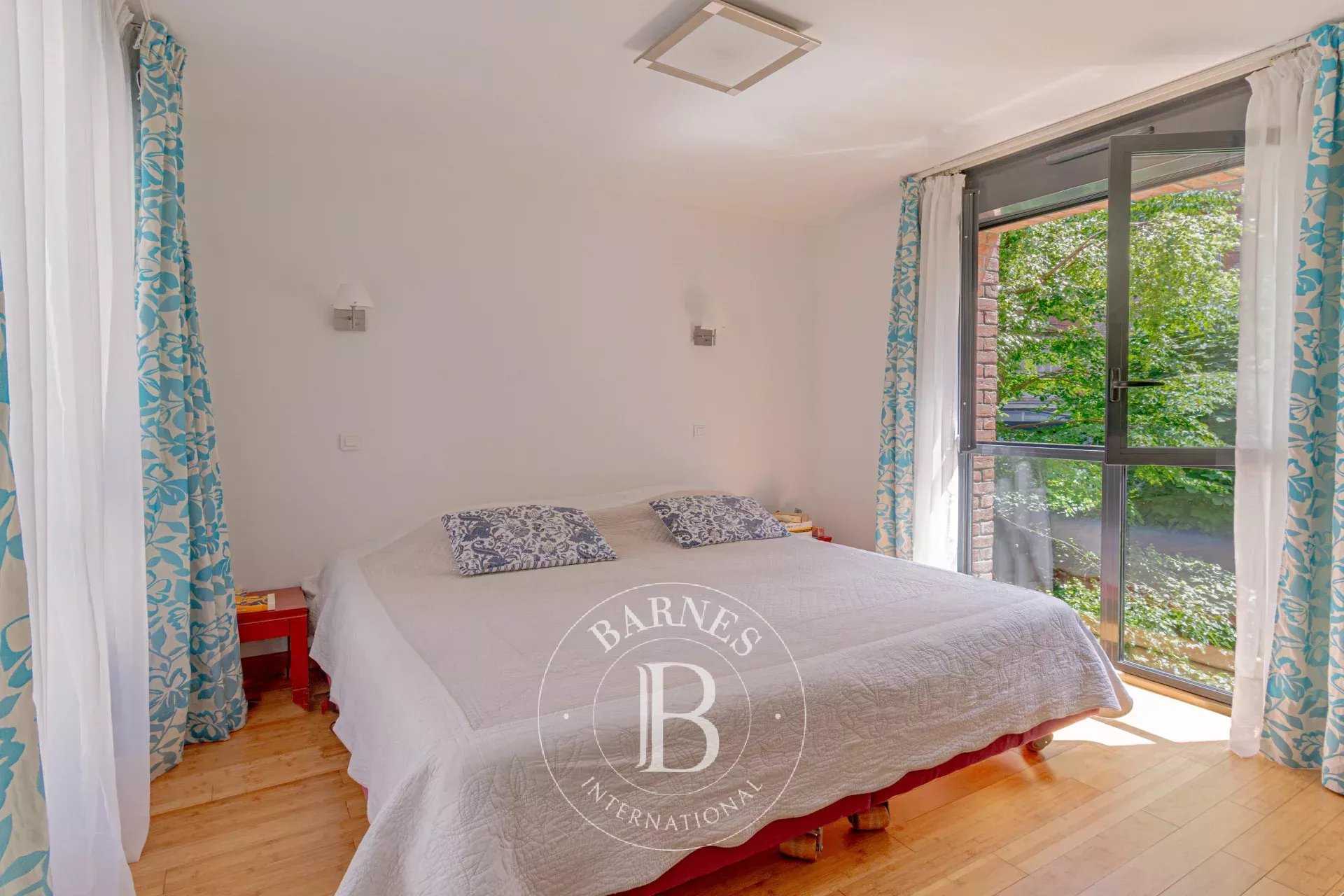 Paris  - Apartment 3 Bedrooms