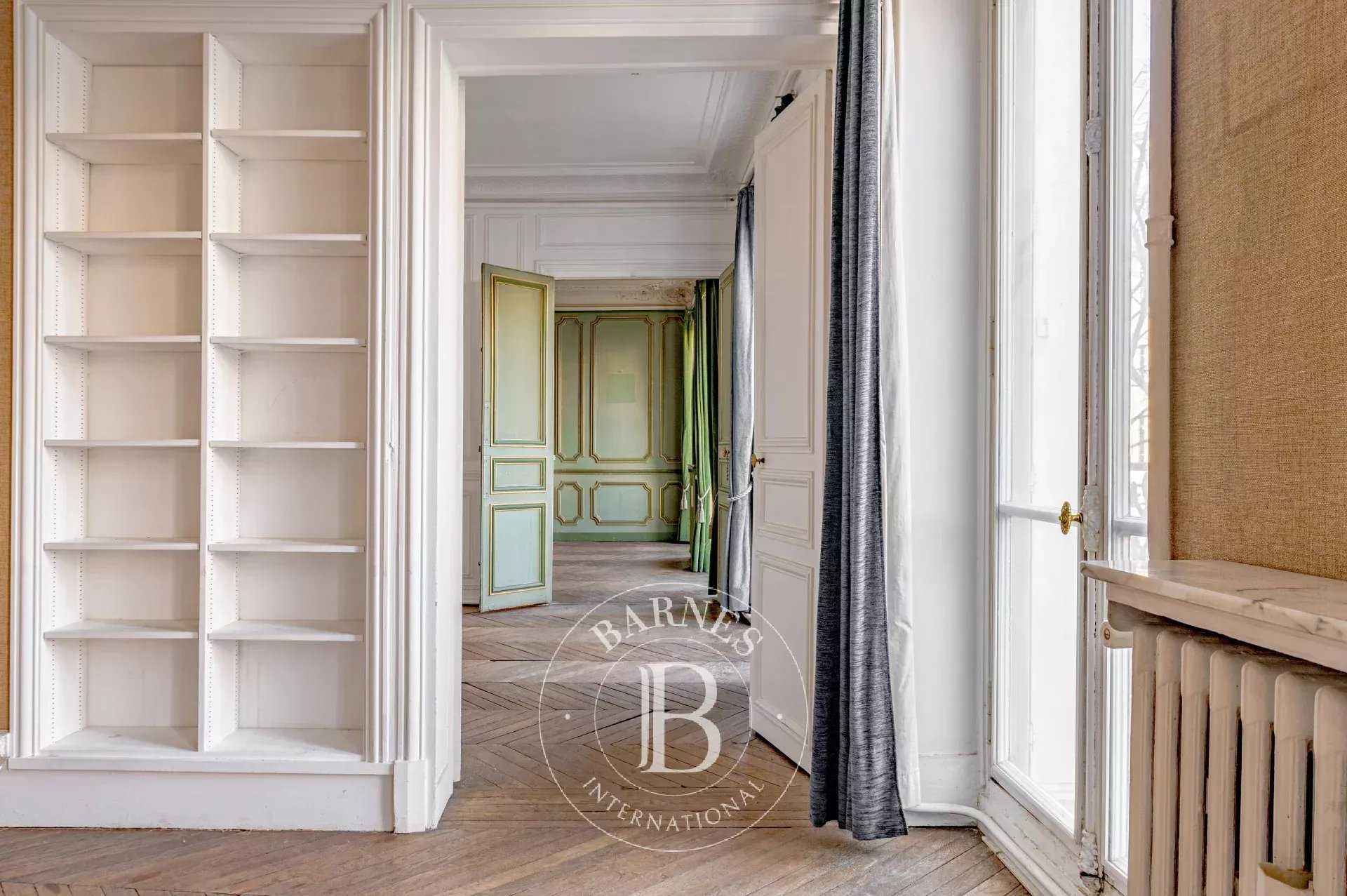 Paris  - Appartement 4 Pi&egrave;ces 2 Chambres