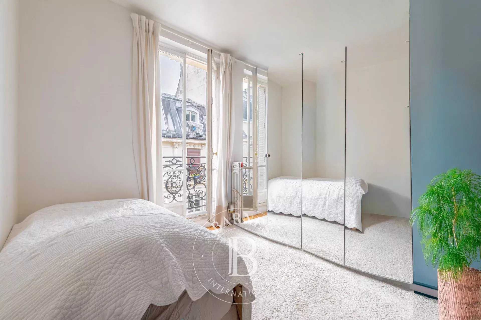 Paris  - Appartement 5 Pi&egrave;ces 3 Chambres