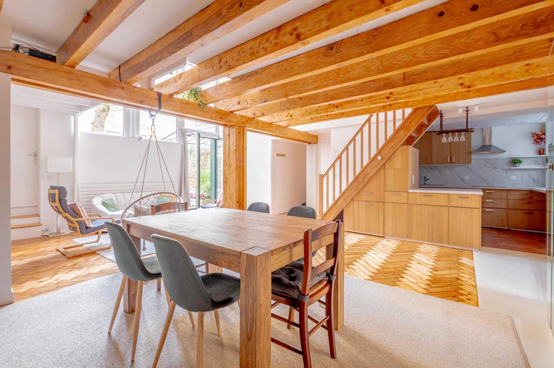 Paris  - Appartement 5 Pi&egrave;ces 2 Chambres