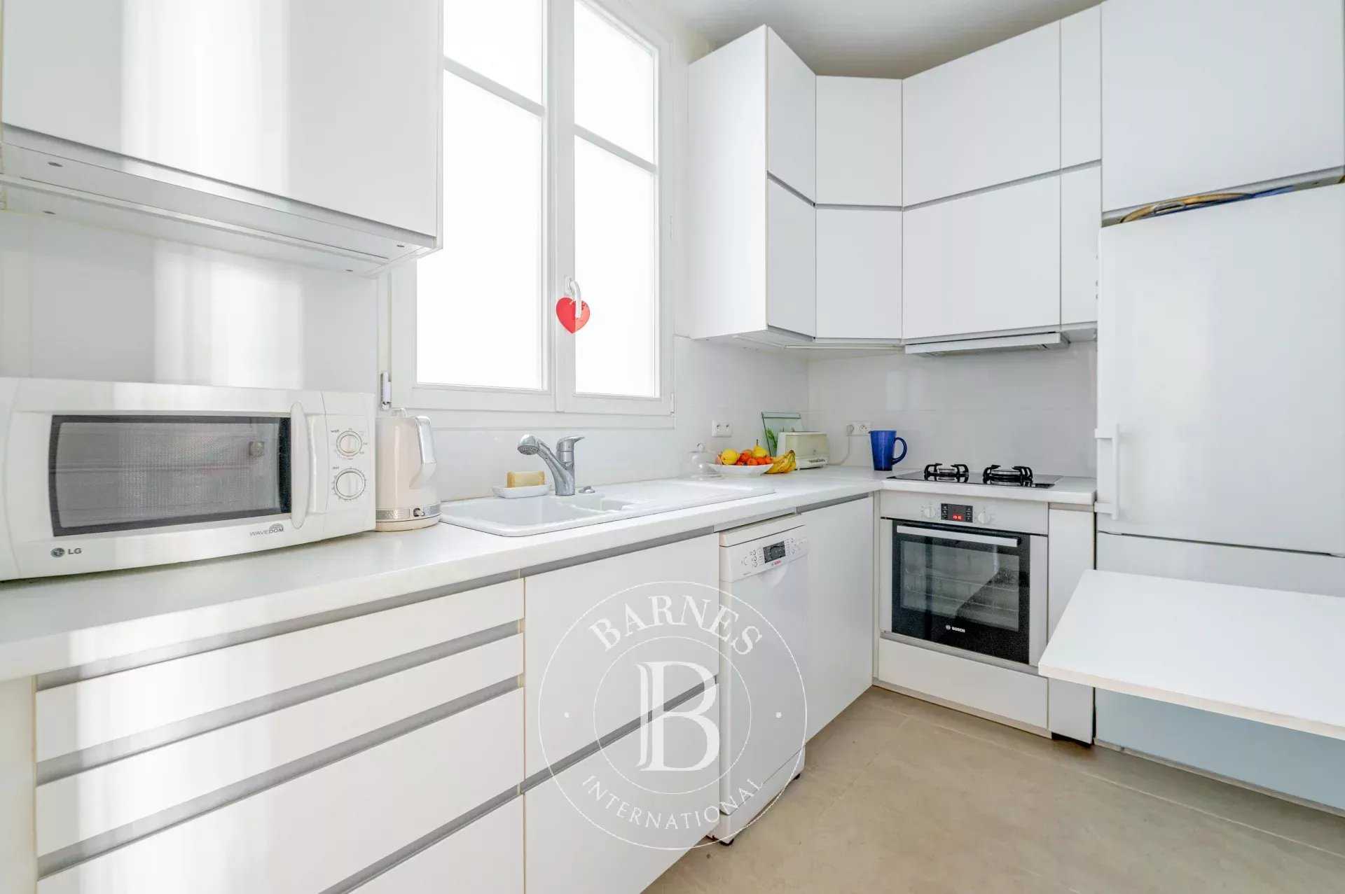 Paris  - Appartement 4 Pièces 2 Chambres