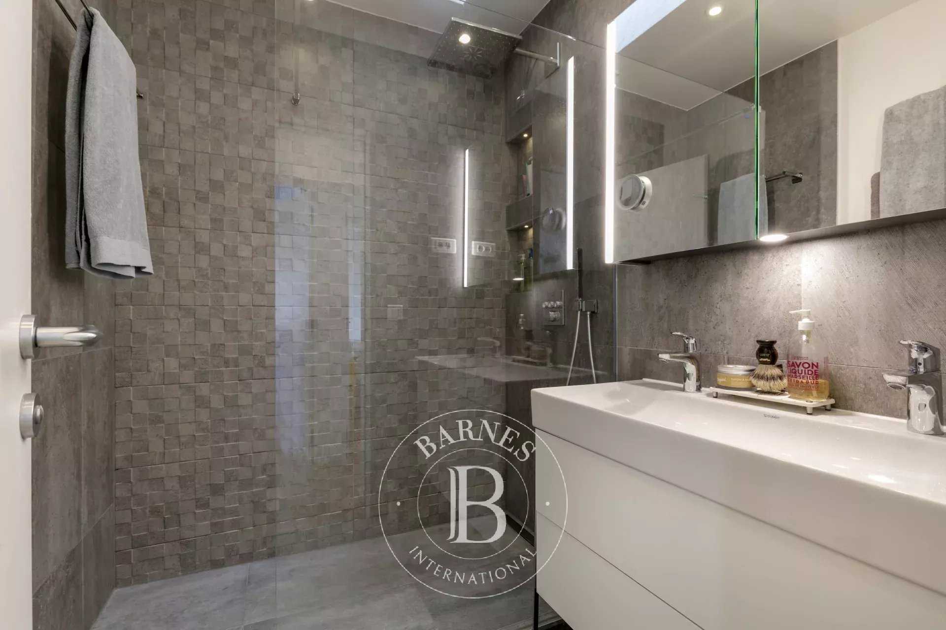 Paris  - Maison 6 Pi&egrave;ces 4 Chambres