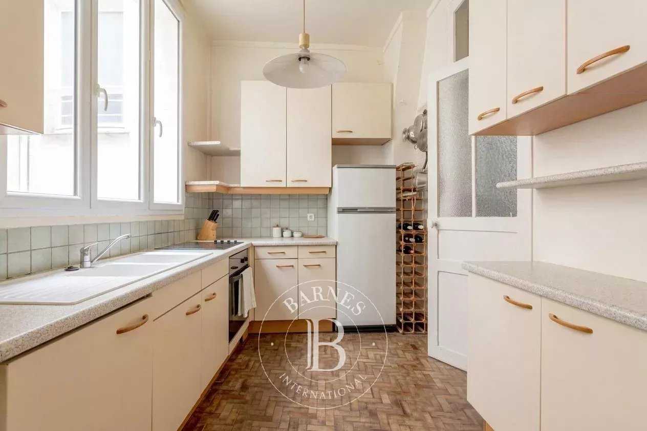 Paris  - Appartement 5 Pi&egrave;ces 3 Chambres