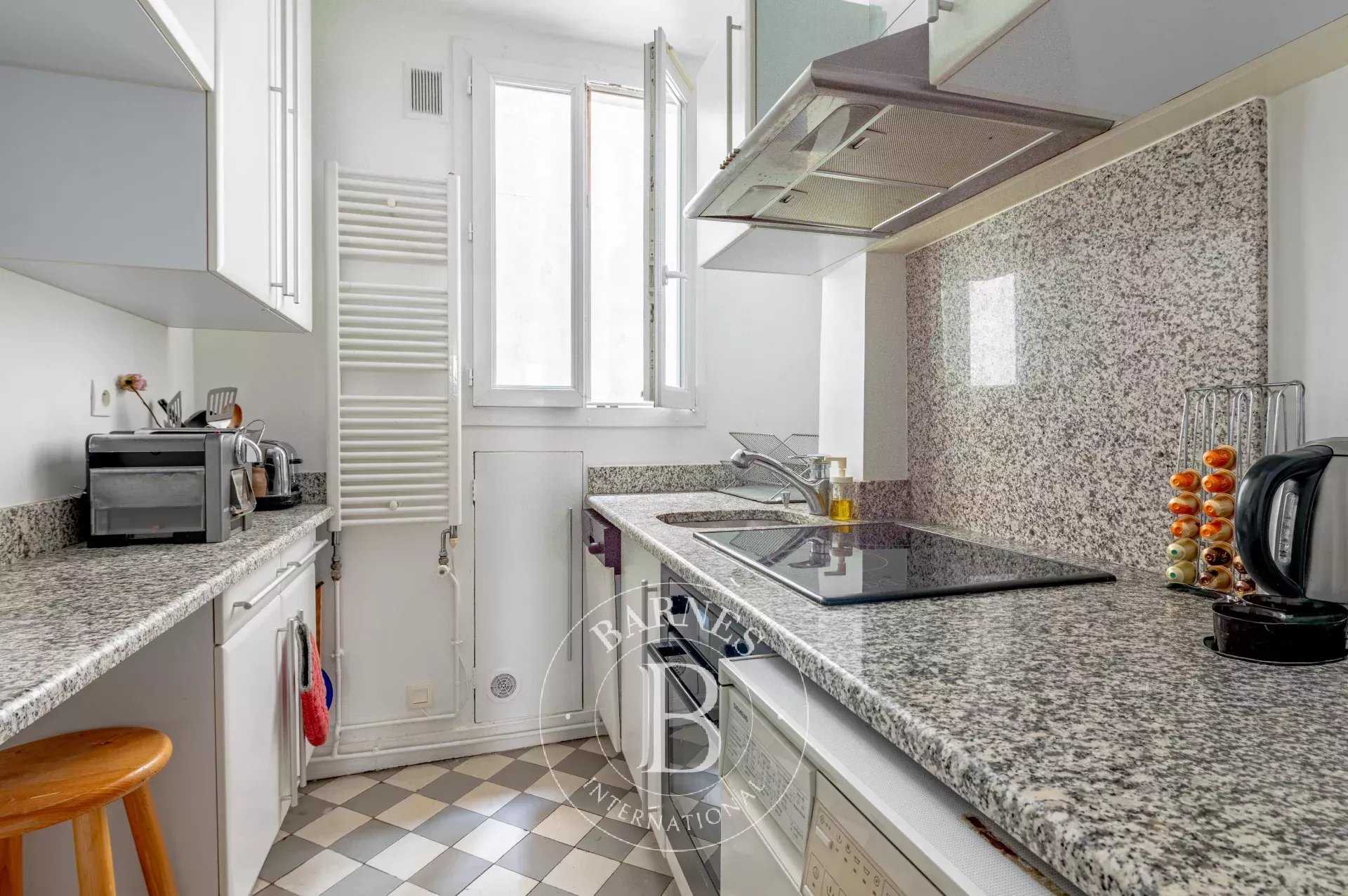 Paris  - Appartement 3 Pi&egrave;ces 2 Chambres