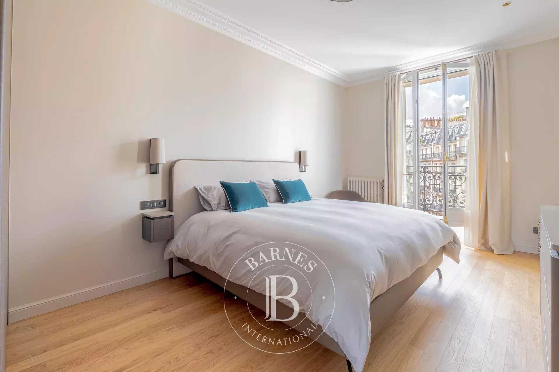 Paris  - Appartement 4 Pièces 2 Chambres