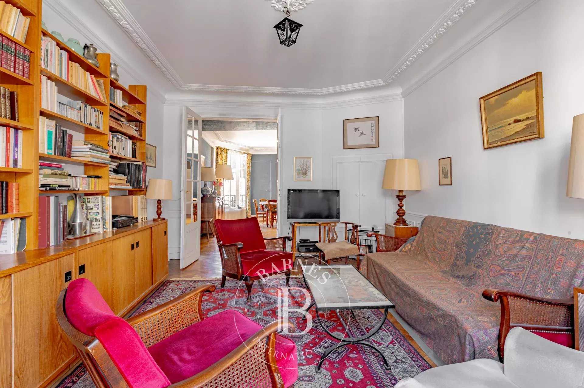 Paris  - Appartement 4 Pièces 2 Chambres