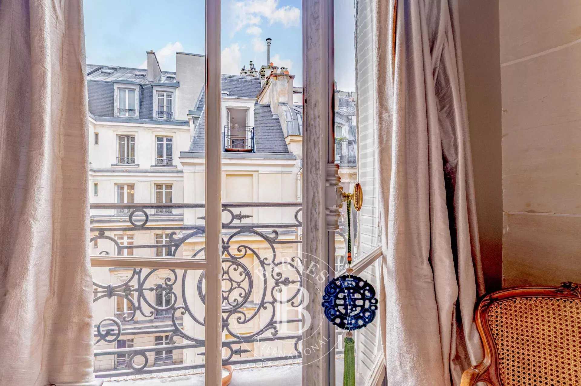 Paris  - Appartement 5 Pi&egrave;ces 3 Chambres