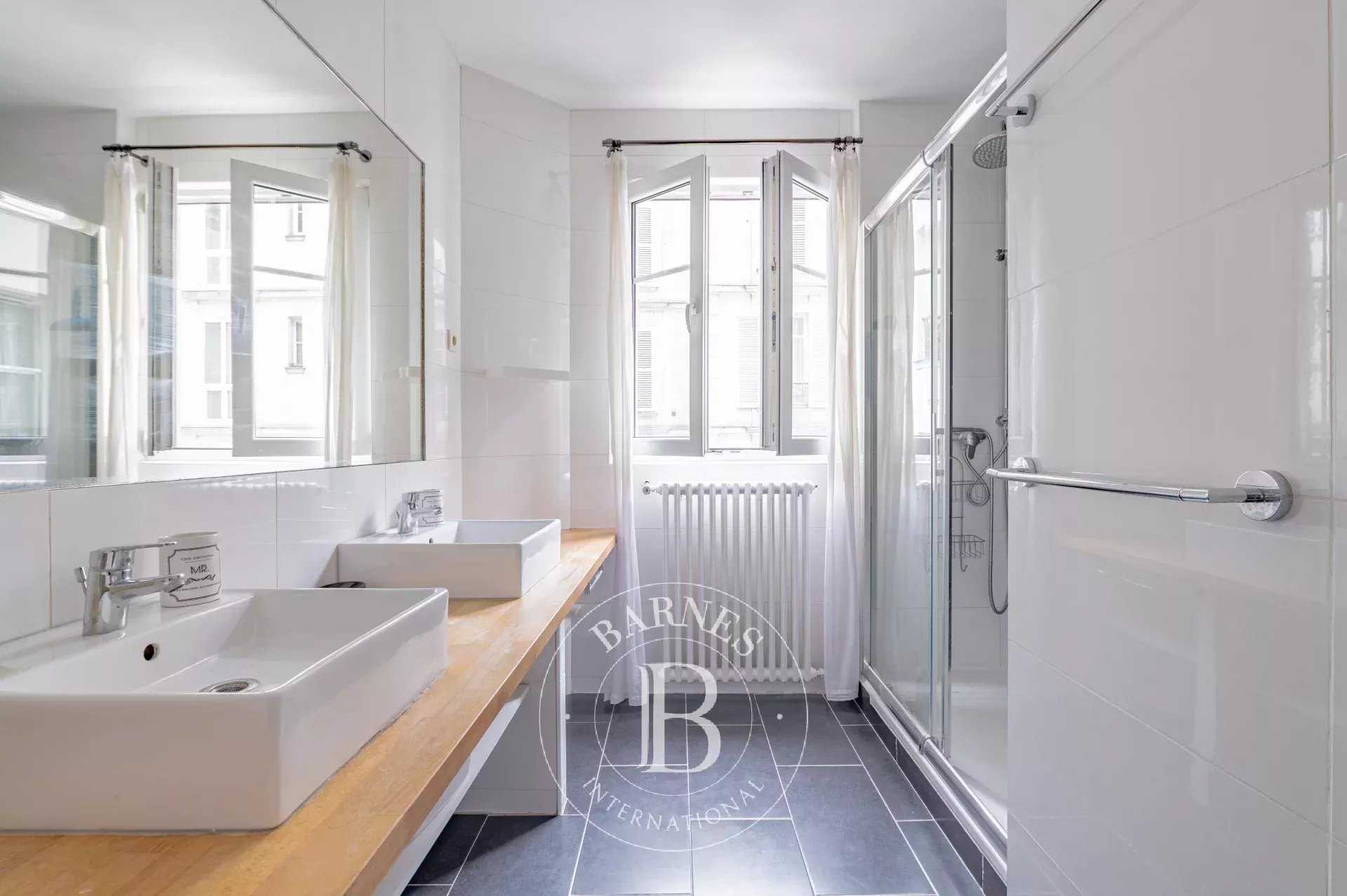 Paris  - Appartement 3 Pièces 2 Chambres