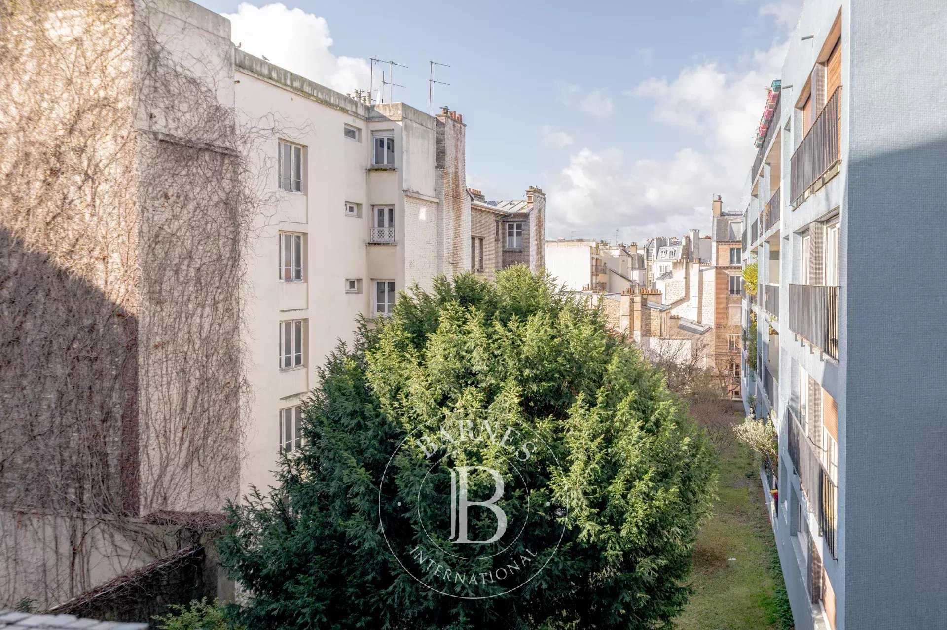 Paris  - Appartement 4 Pi&egrave;ces 2 Chambres