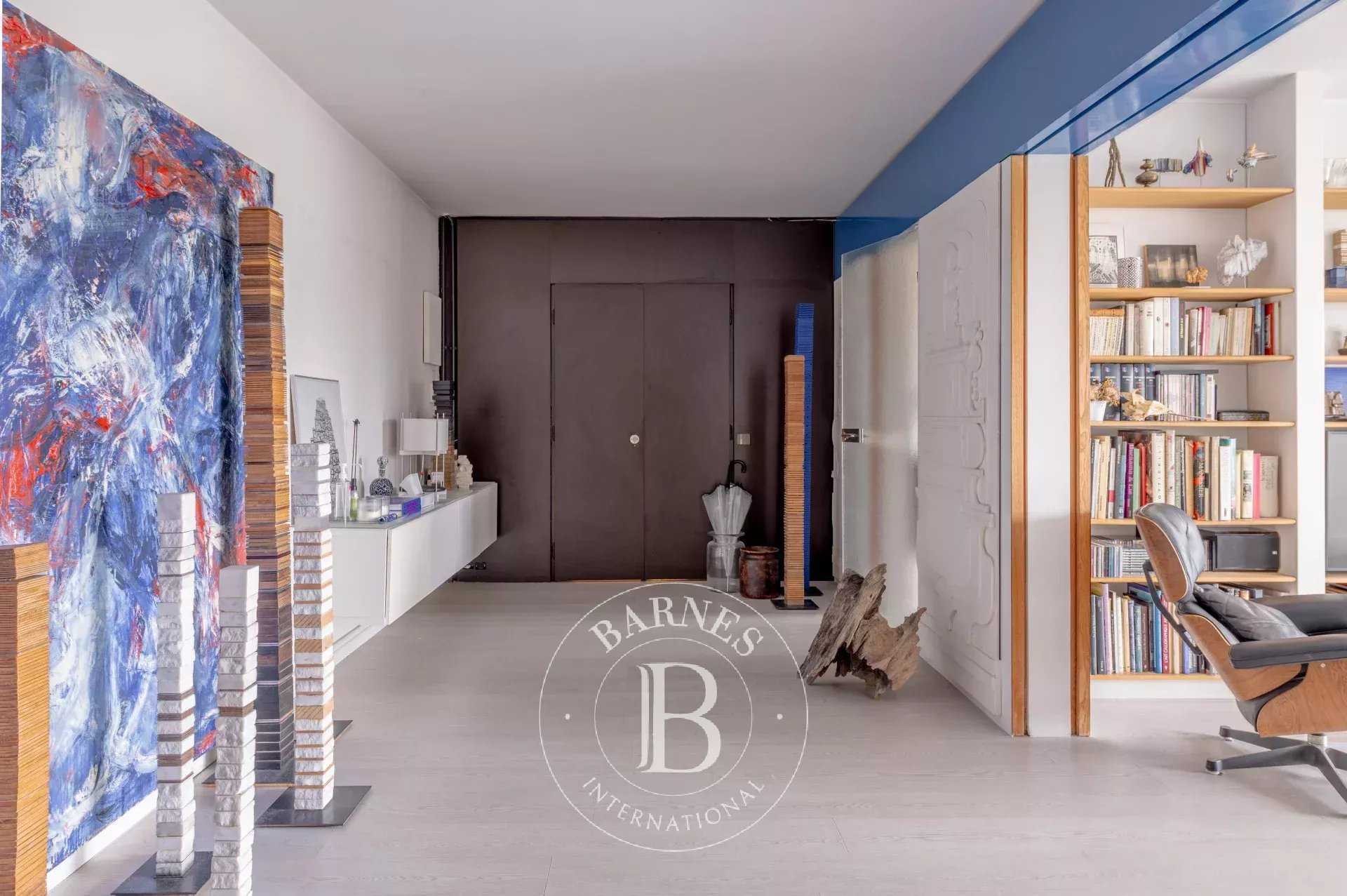 Paris  - Appartement 5 Pièces 3 Chambres