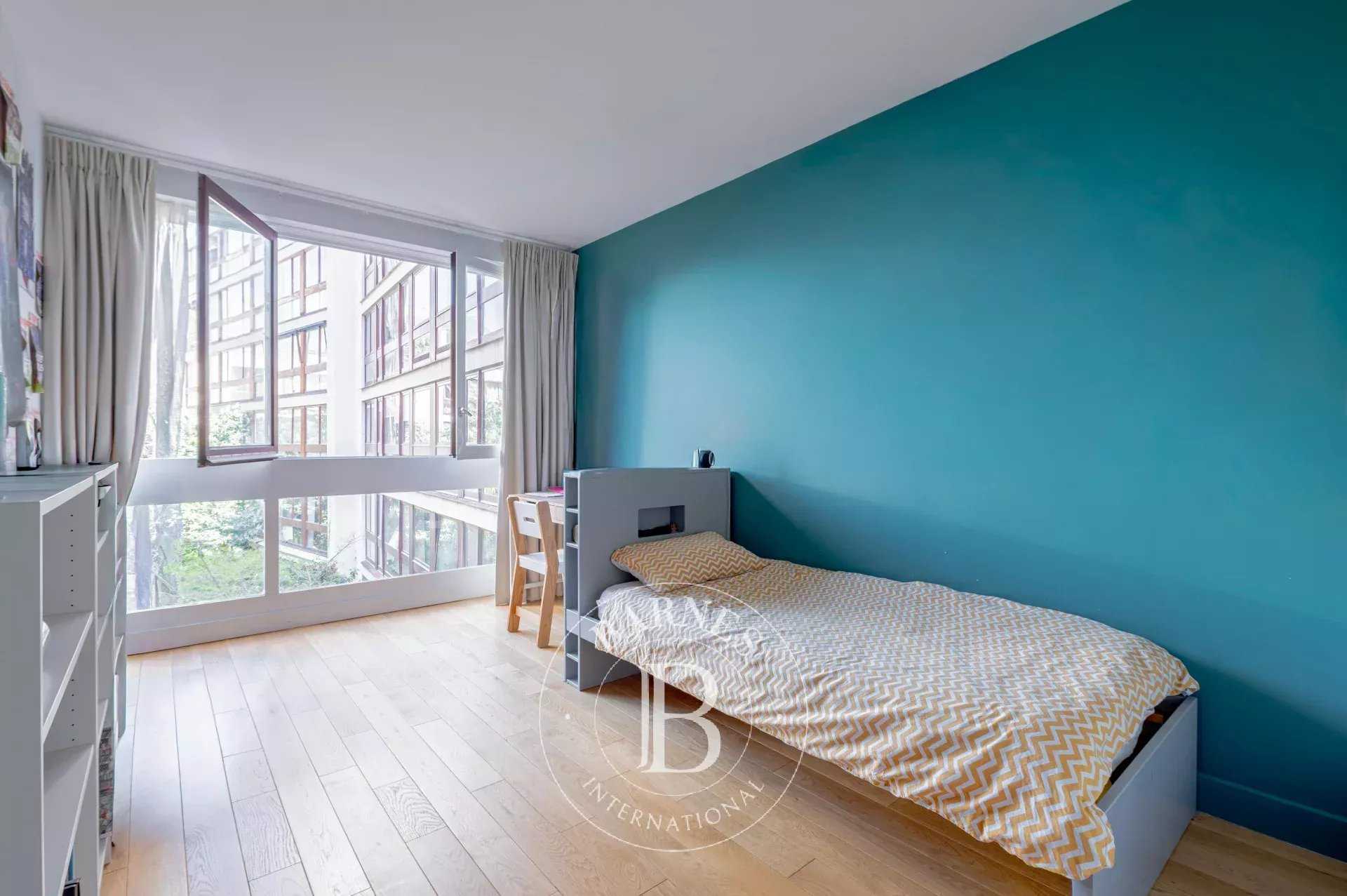 Paris  - Appartement 5 Pi&egrave;ces 4 Chambres