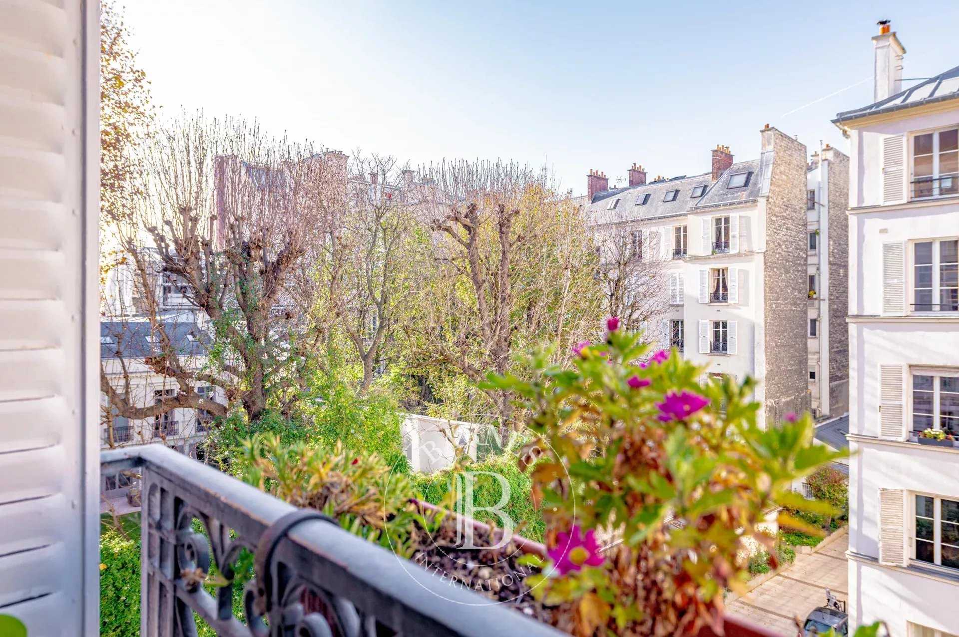 Paris  - Appartement 4 Pièces 2 Chambres