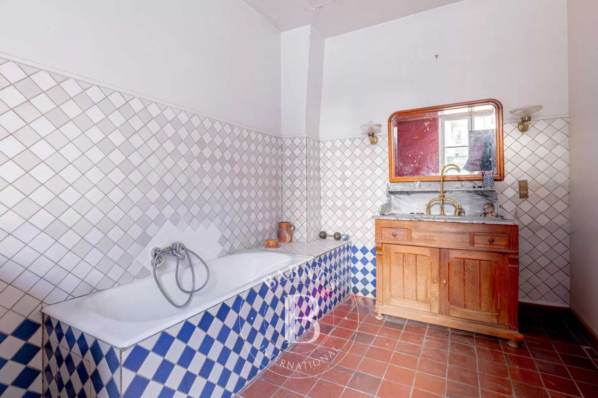 Paris  - Maison 10 Pi&egrave;ces 6 Chambres