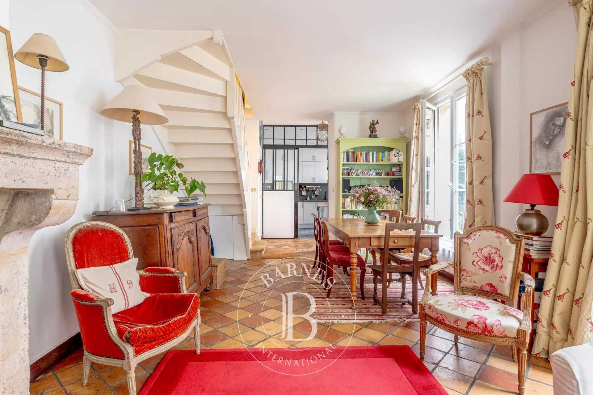 Paris  - Appartement 5 Pi&egrave;ces 3 Chambres