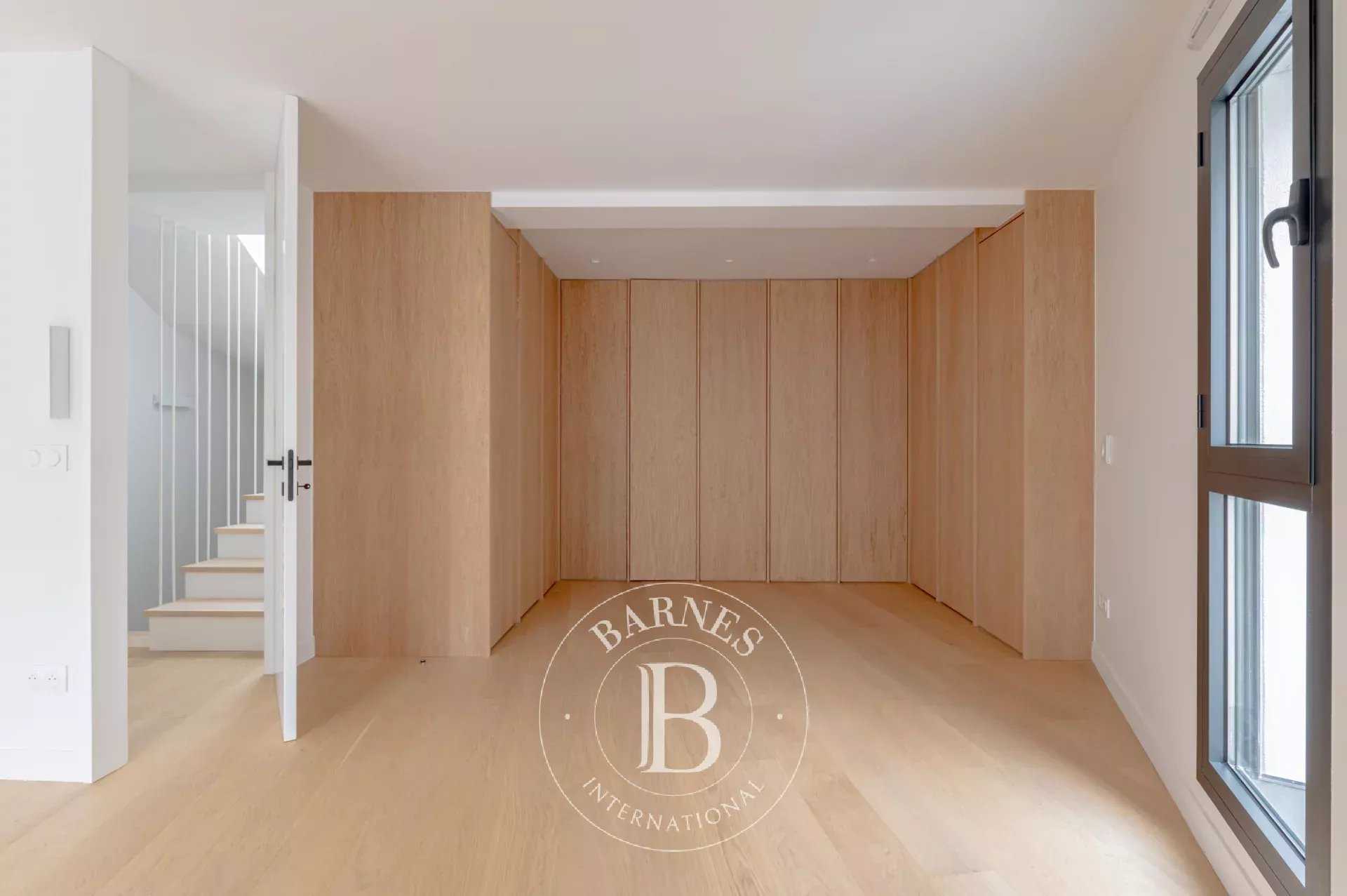Paris  - Maison 5 Pièces 4 Chambres