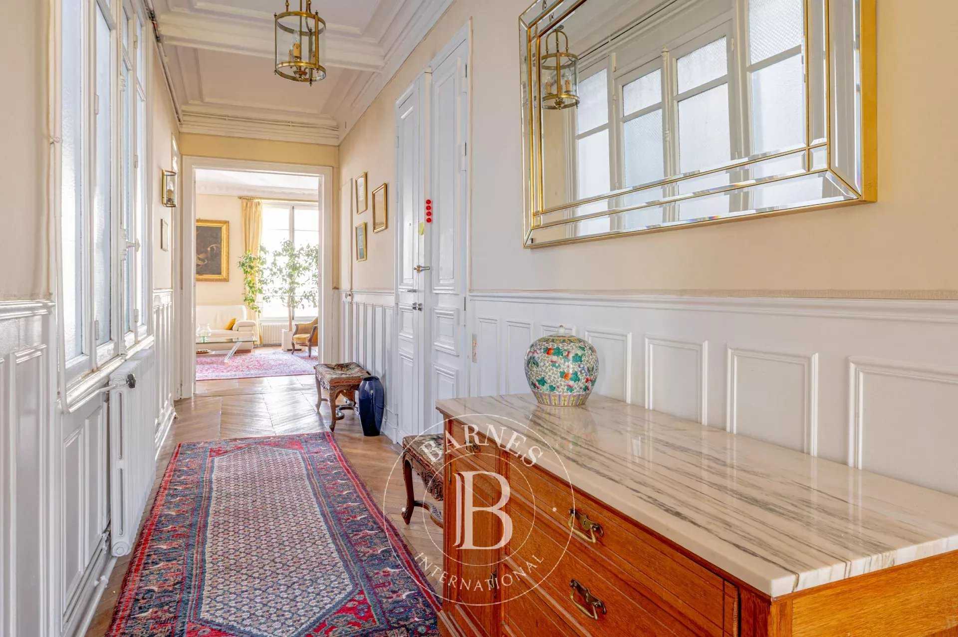 Paris  - Appartement 4 Pièces 2 Chambres