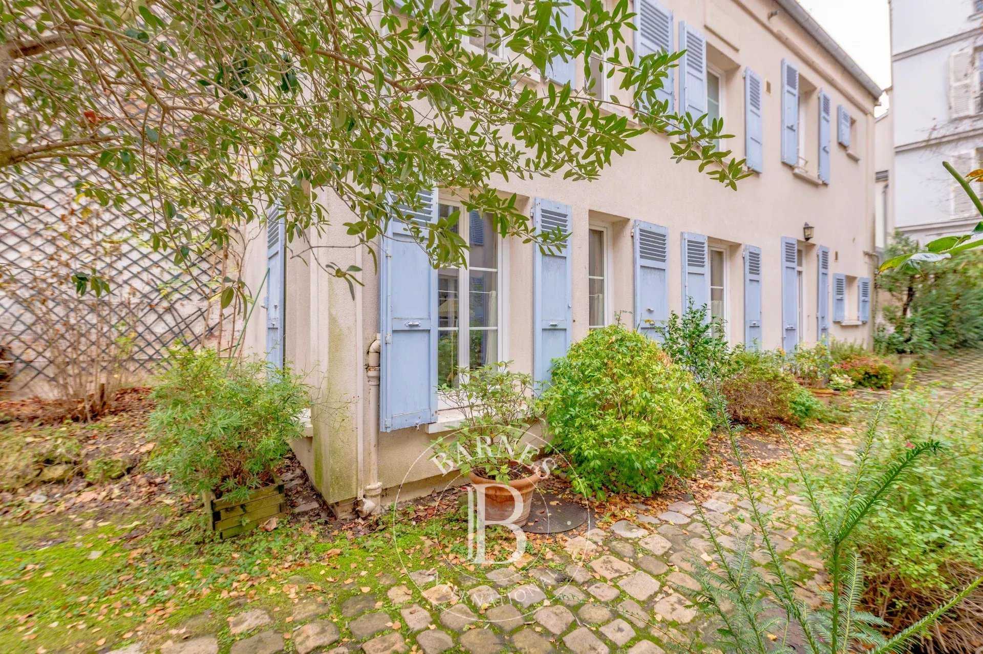 Paris  - Appartement 5 Pi&egrave;ces 3 Chambres