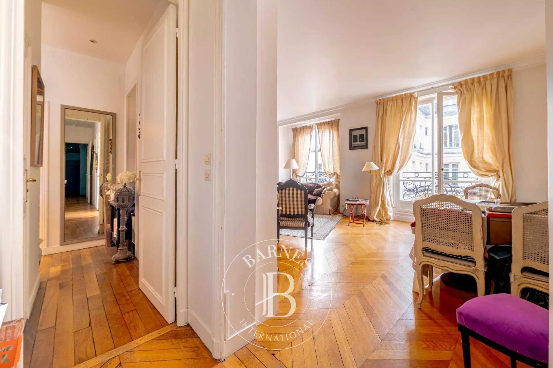 Paris  - Appartement 5 Pi&egrave;ces 3 Chambres