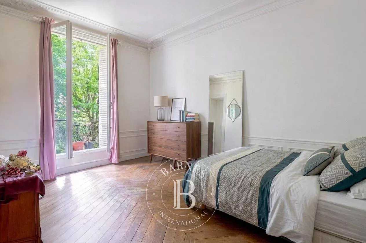 Paris  - Appartement 5 Pi&egrave;ces 3 Chambres