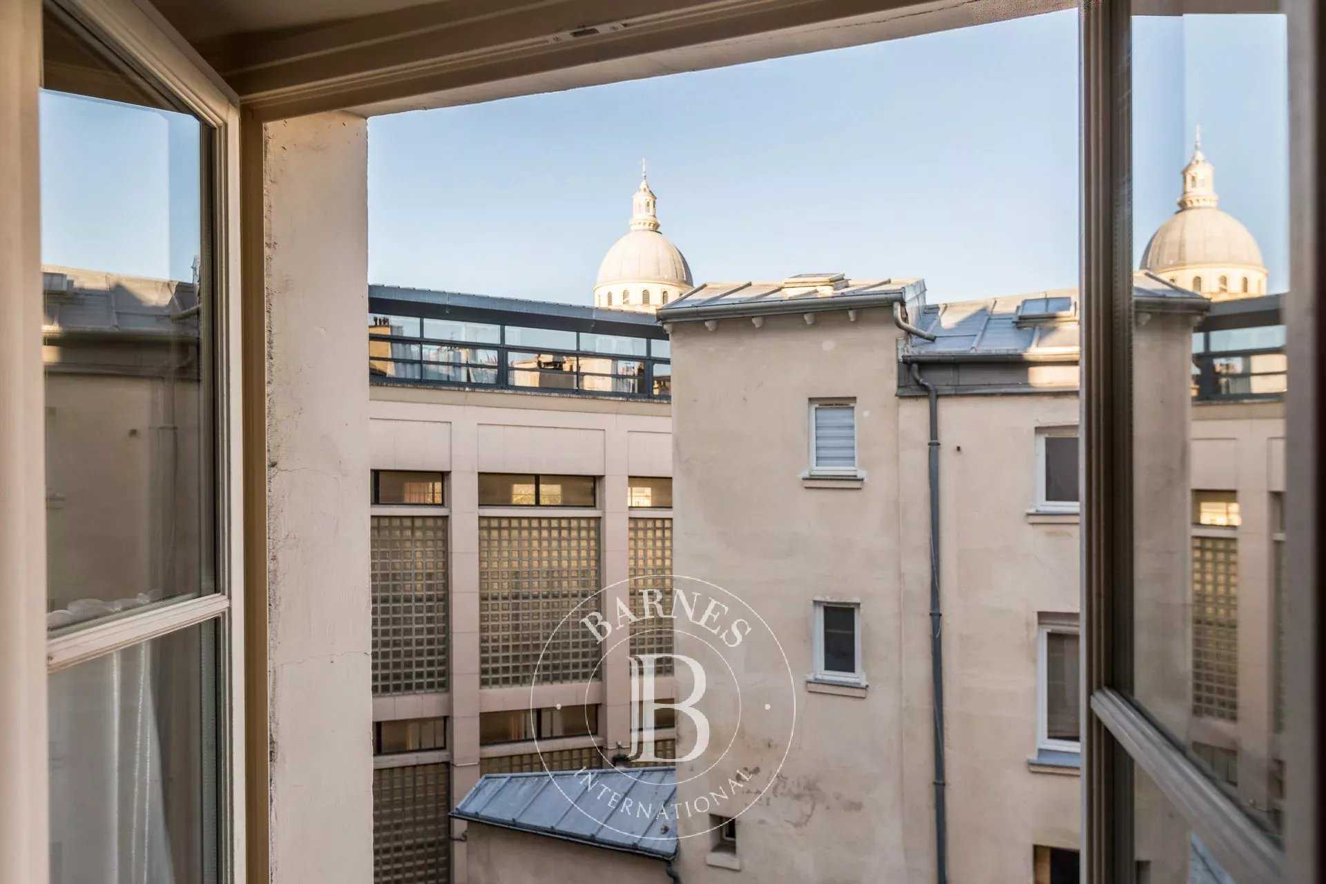 Paris  - Appartement 2 Pièces, 1 Chambre