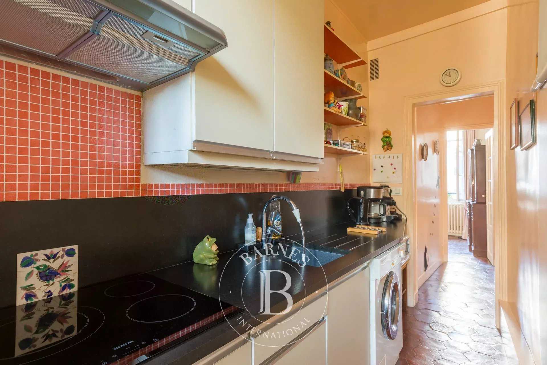 Paris  - Appartement 2 Pièces, 1 Chambre