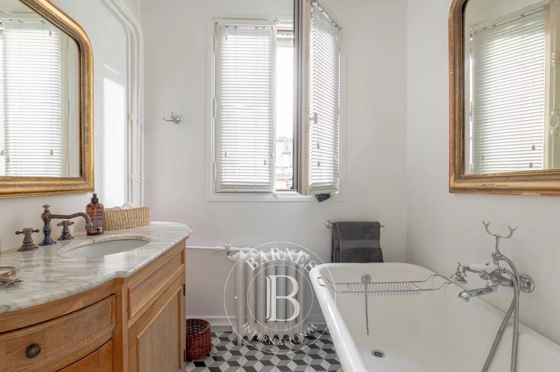 Paris  - Appartement 2 Pi&egrave;ces, 1 Chambre