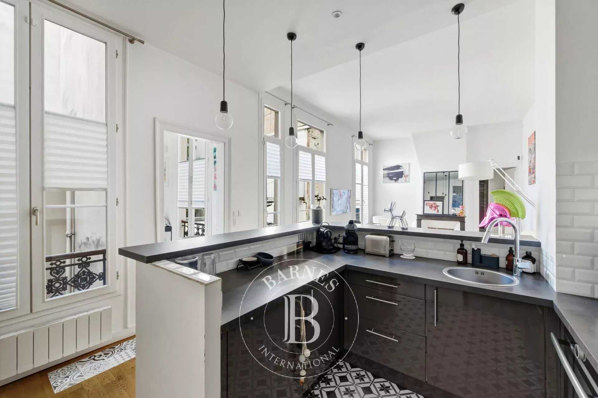 Paris  - Appartement 3 Pi&egrave;ces 2 Chambres