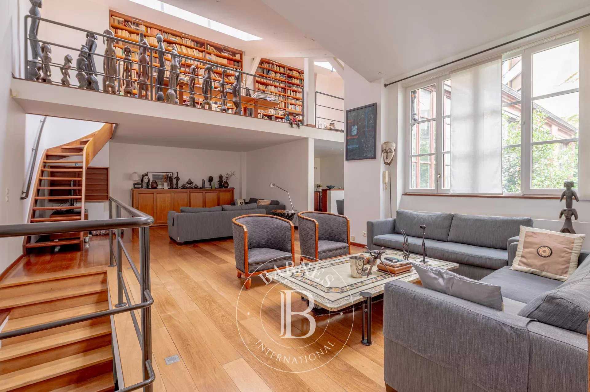 Paris  - Maison 8 Pièces 5 Chambres