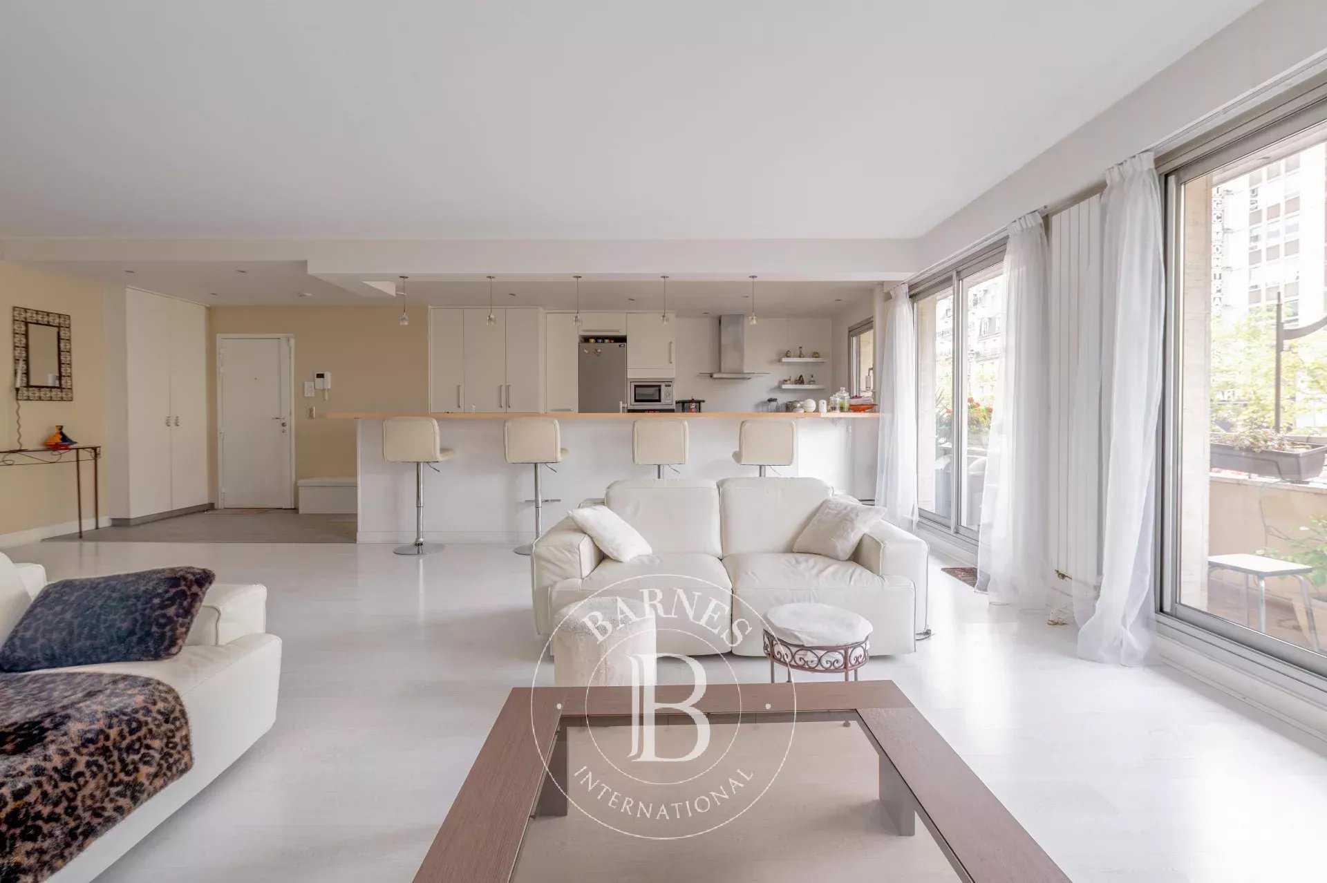 Paris  - Appartement 6 Pi&egrave;ces 4 Chambres